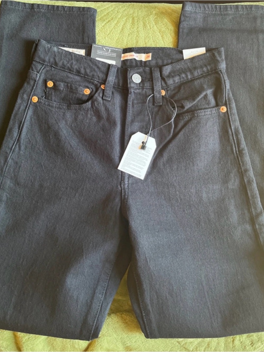 Levi's Black Wedgie Straight Women’s Jeans - Picture 2 of 3